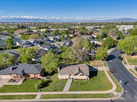 Tiny photo for 1327 N MAIN ST, Farmington, UT 84025 (MLS # 2150858)