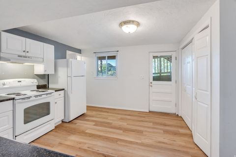 Tiny photo for 1327 N MAIN ST, Farmington, UT 84025 (MLS # 2150858)
