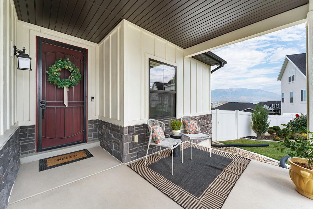 Photo of 3727 S LARKSPUR CIR, Saratoga Springs, UT 84045 (MLS # 2130606)