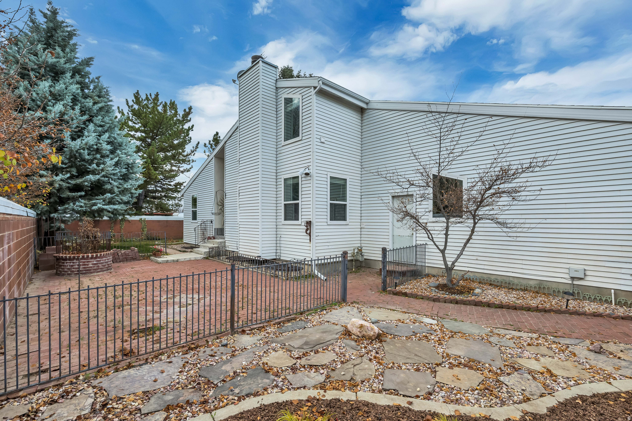 SANDY VILLAGE - Residential Lease