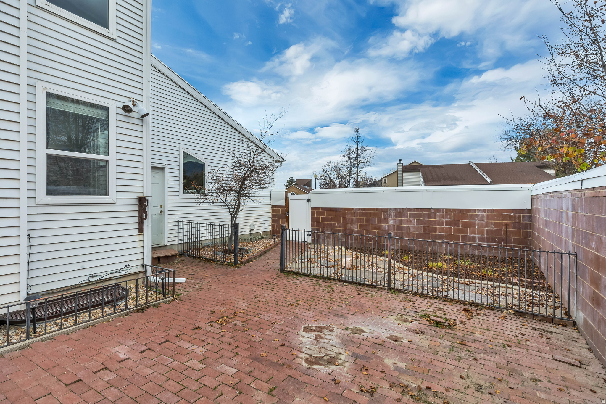 SANDY VILLAGE - Residential Lease