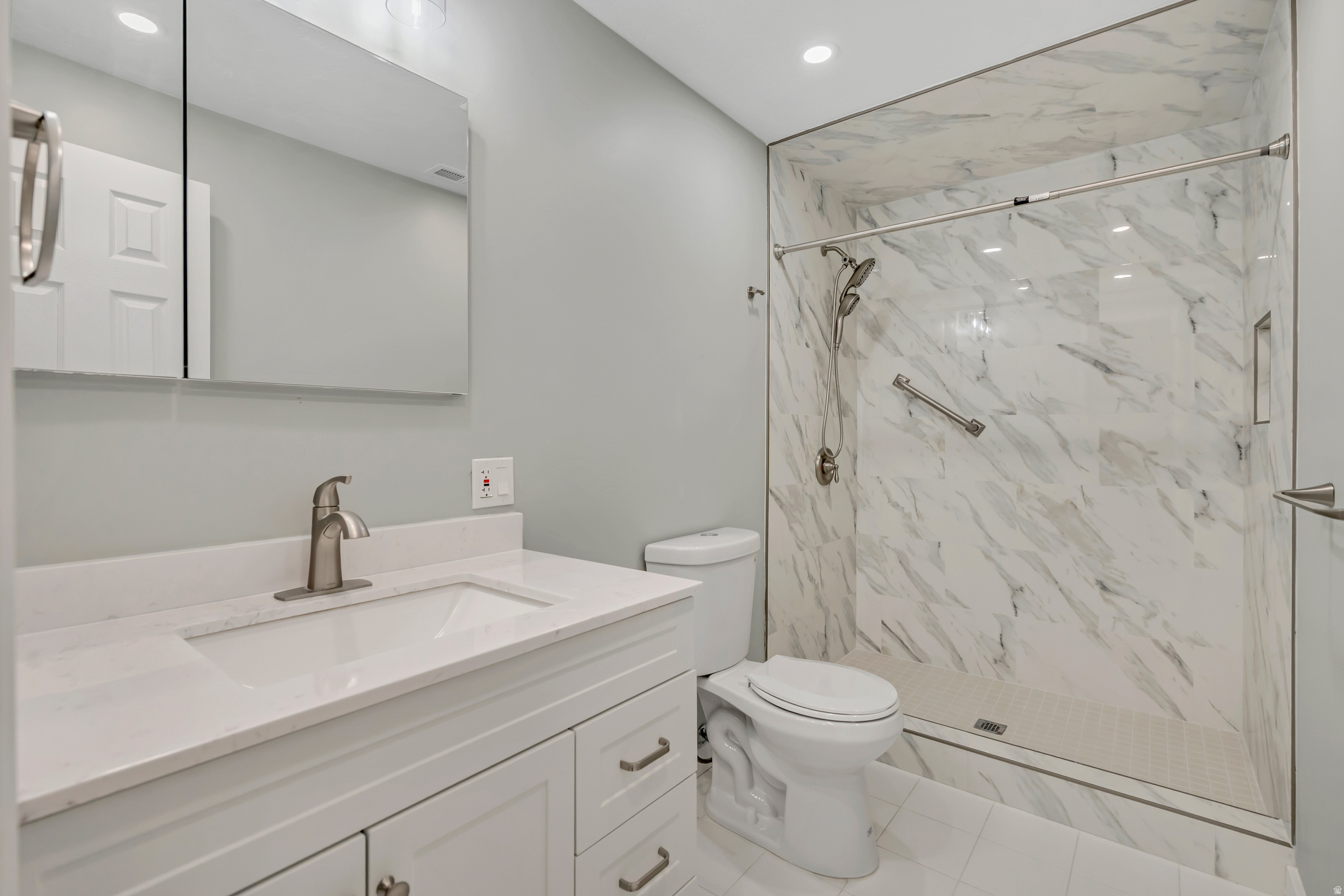 SANDY VILLAGE - Residential Lease