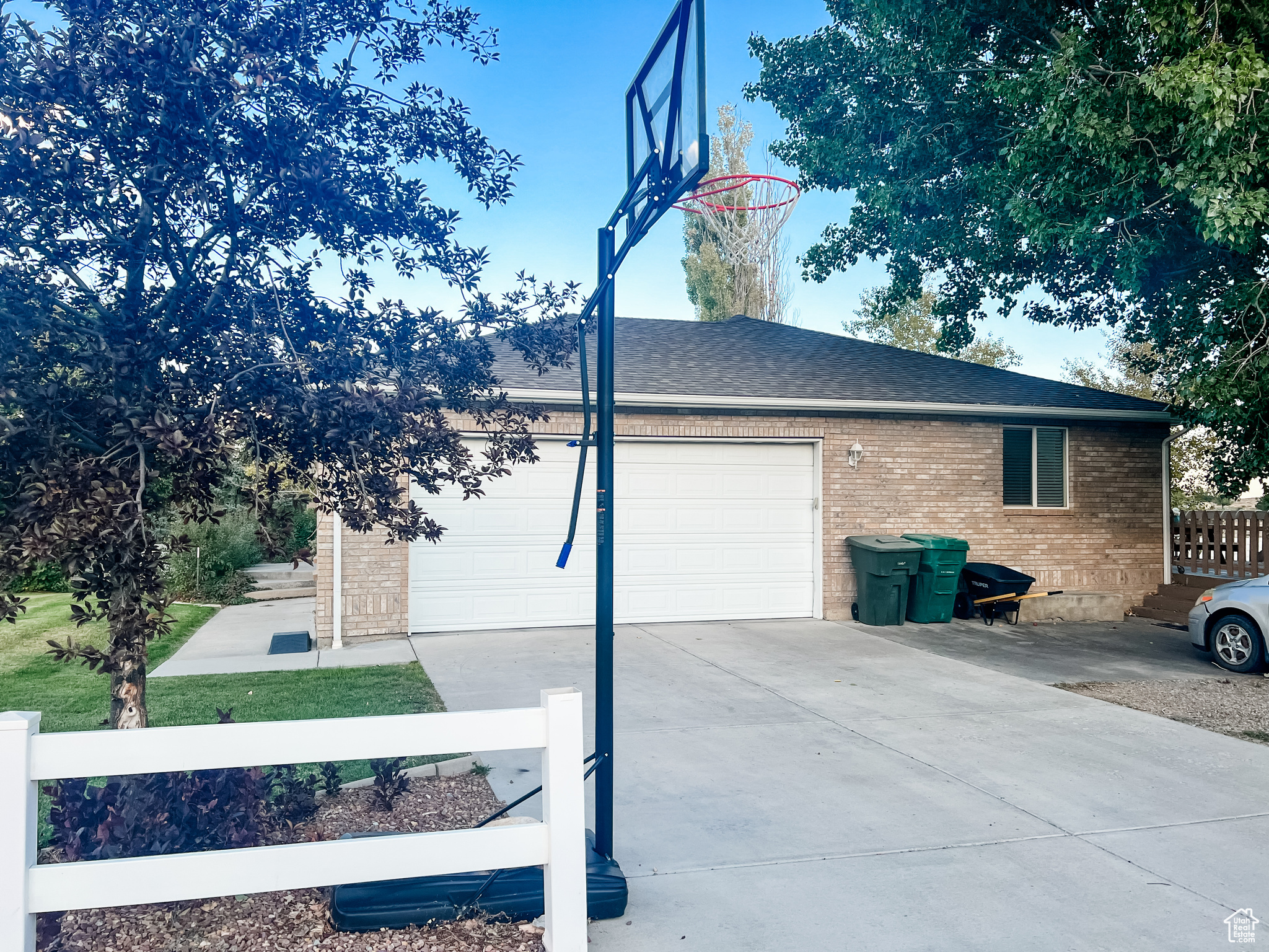GREENFIELDS DOWNS - Residential