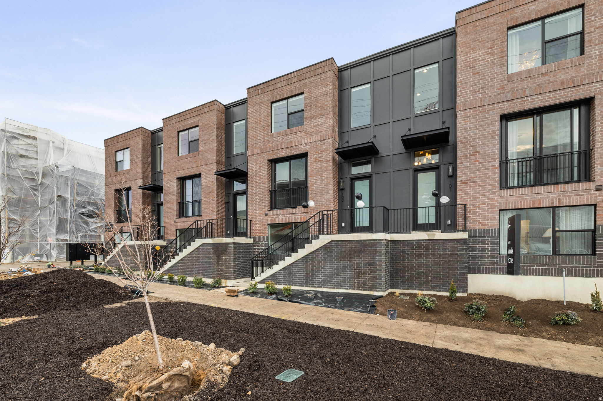 THE IRIS - Residential