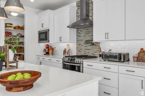 Tiny photo for 447 W JUNE DR, Kaysville, UT 84037 (MLS # 2116559)