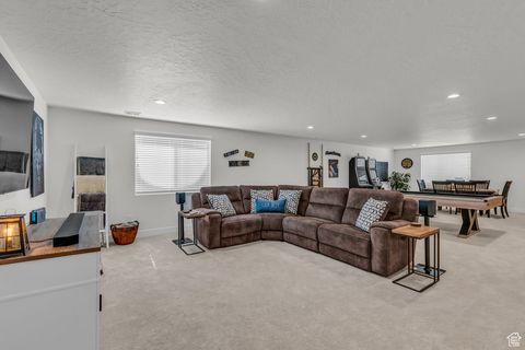 Tiny photo for 447 W JUNE DR, Kaysville, UT 84037 (MLS # 2116559)