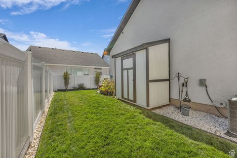 Tiny photo for 447 W JUNE DR, Kaysville, UT 84037 (MLS # 2116559)