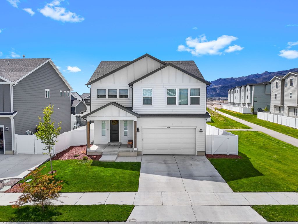 Photo of 5197 N FOLKSTONE DR, Eagle Mountain, UT 84005 (MLS # 2153334)