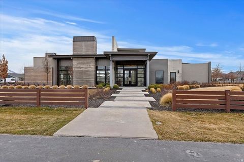 Tiny photo for 660 N EMERY LN W, Vineyard, UT 84059 (MLS # 2139465)