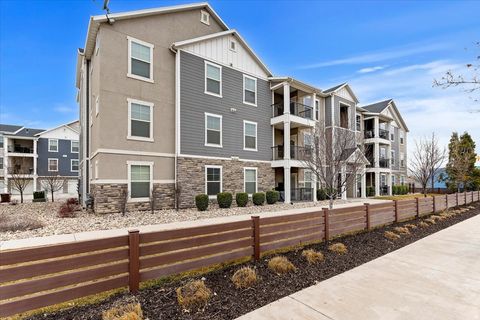 Photo of 660 N EMERY LN W, Vineyard, UT 84059 (MLS # 2139465)