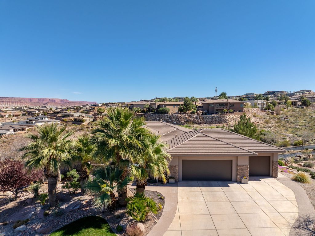 Photo of 2376 E STONE CREST CIR, Saint George, UT 84790 (MLS # 2143272)