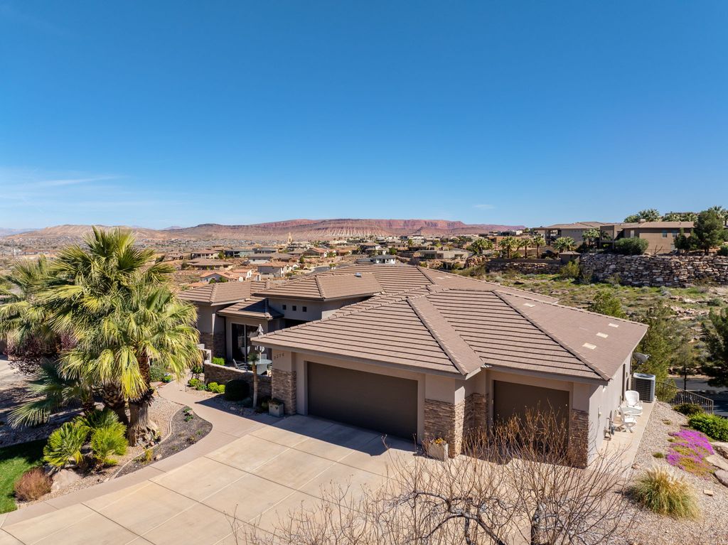 Photo of 2376 E STONE CREST CIR, Saint George, UT 84790 (MLS # 2143272)