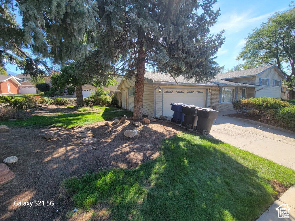 Photo of 2446 E SUNDOWN AVE S, Cottonwood Heights, UT 84121 (MLS # 2188811)