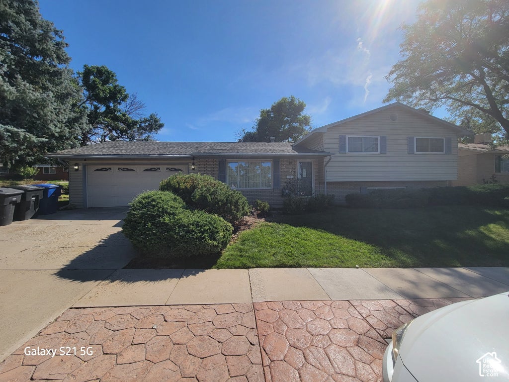 Photo of 2446 E SUNDOWN AVE S, Cottonwood Heights, UT 84121 (MLS # 2188811)