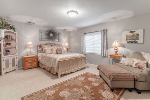 Tiny photo for 250 E 950 N, Kaysville, UT 84037 (MLS # 2147551)