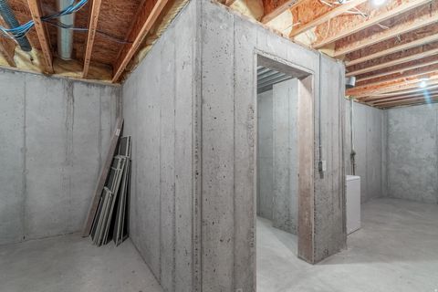 Tiny photo for 250 E 950 N, Kaysville, UT 84037 (MLS # 2147551)