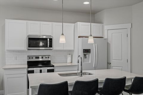 Tiny photo for 468 E LONDON WAY, Clearfield, UT 84015 (MLS # 2169007)