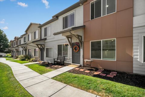 Townhouse For Sale - 468 E London Way<br/> Clearfield, UT 84015