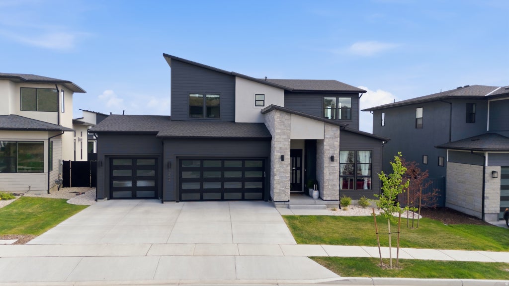 Photo of 1227 W AUTUMN VIEW CIR CIR W, Lehi, UT 84043 (MLS # 2162703)