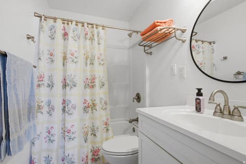 Tiny photo for 1104 N TAFFETA DR W, Salt Lake City, UT 84116 (MLS # 2180595)