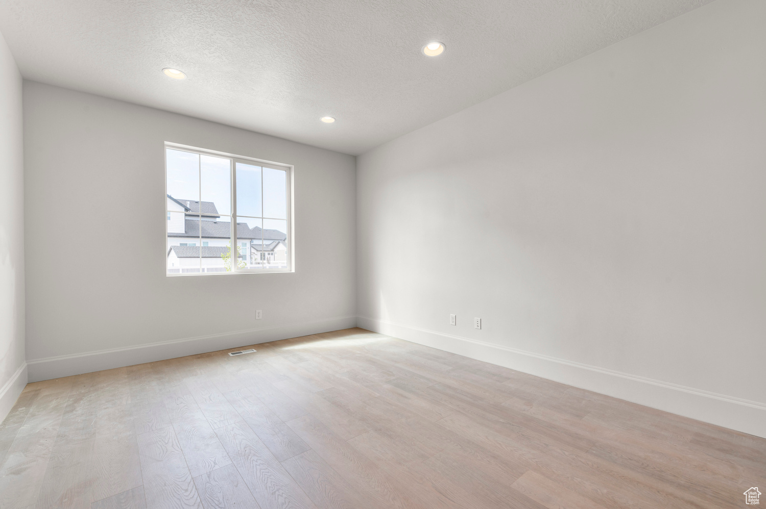 BIG WILLOW CREEK EST 329 - Residential