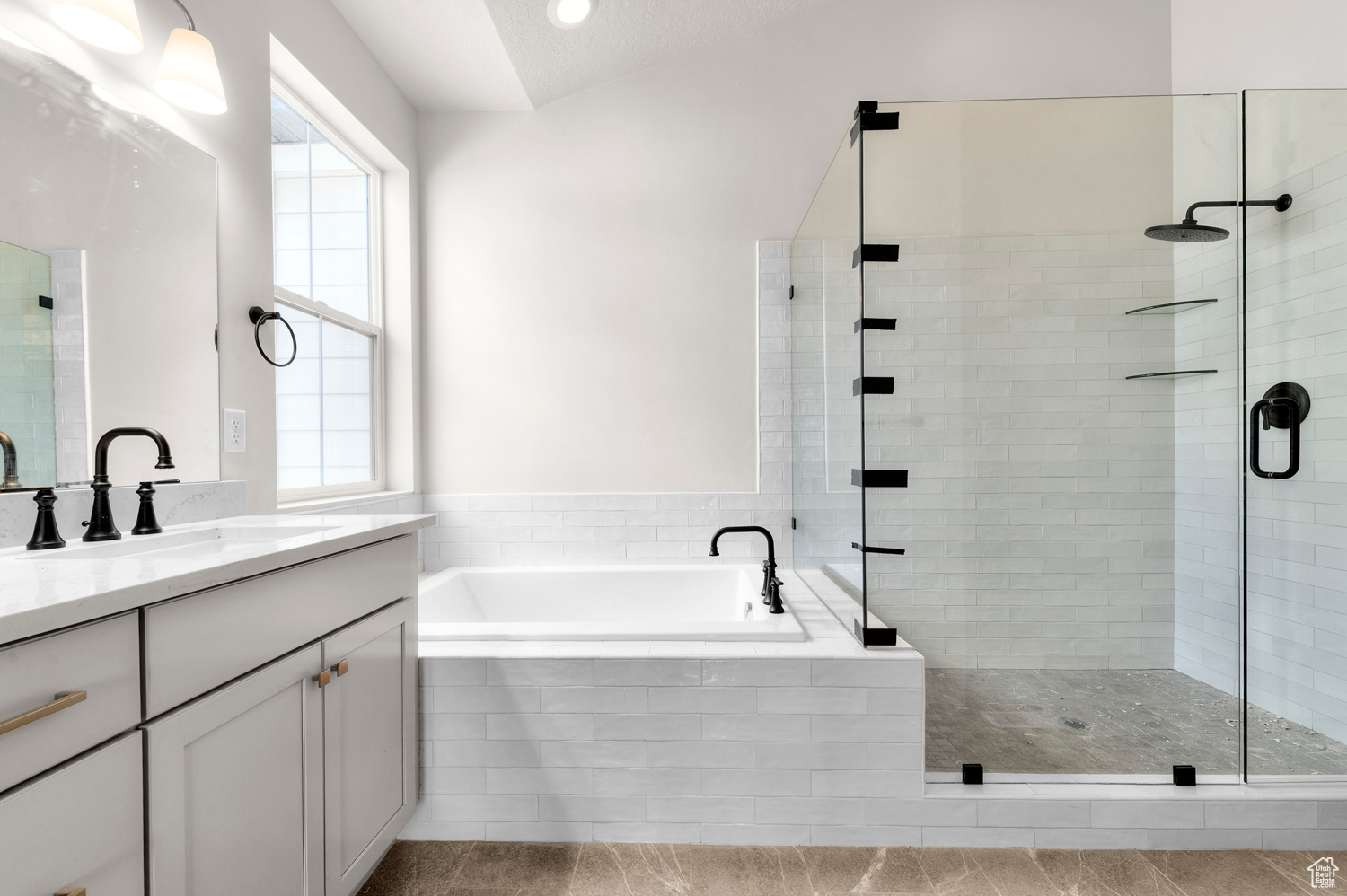 BIG WILLOW CREEK EST 329 - Residential