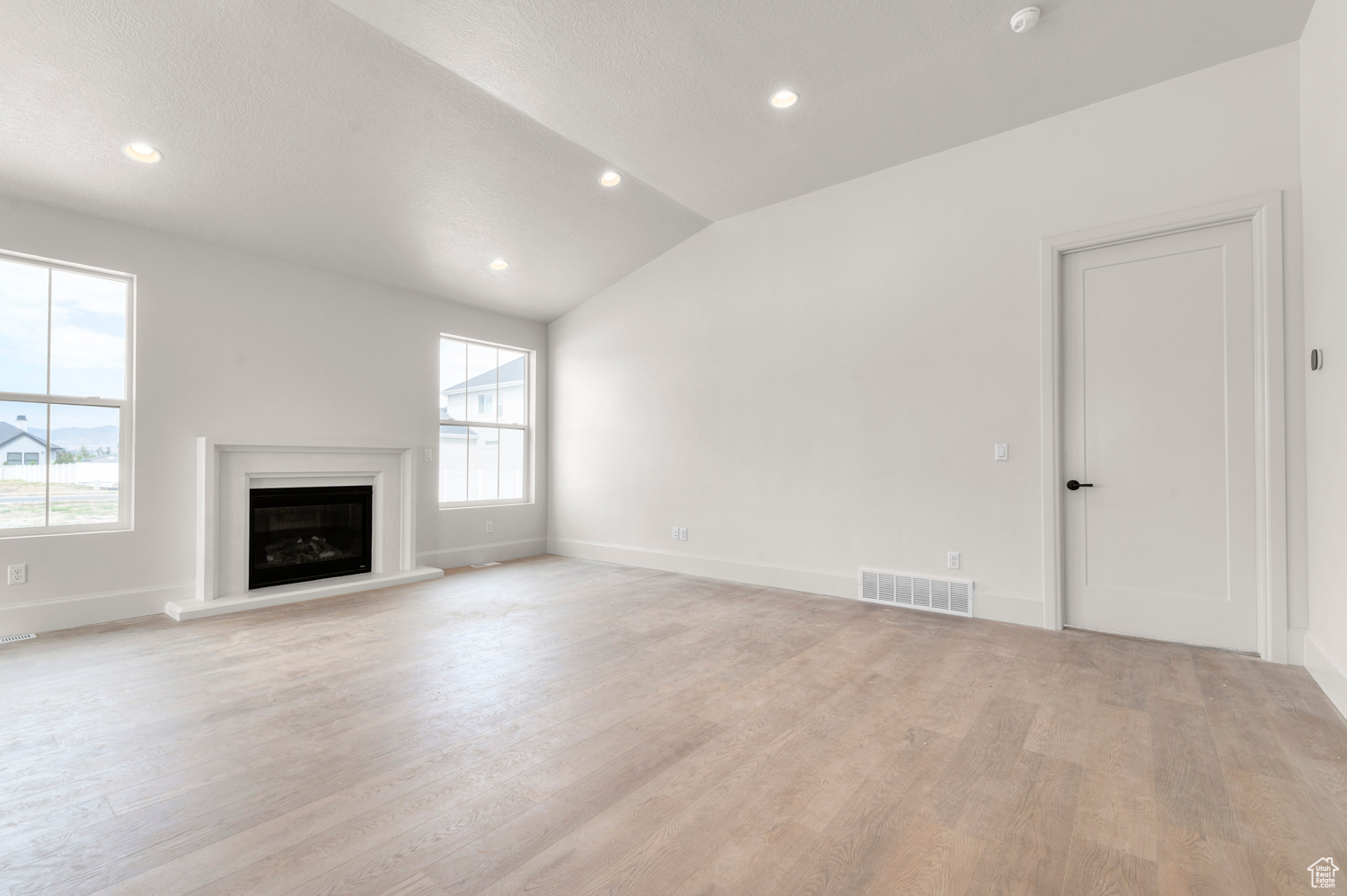 BIG WILLOW CREEK EST 329 - Residential