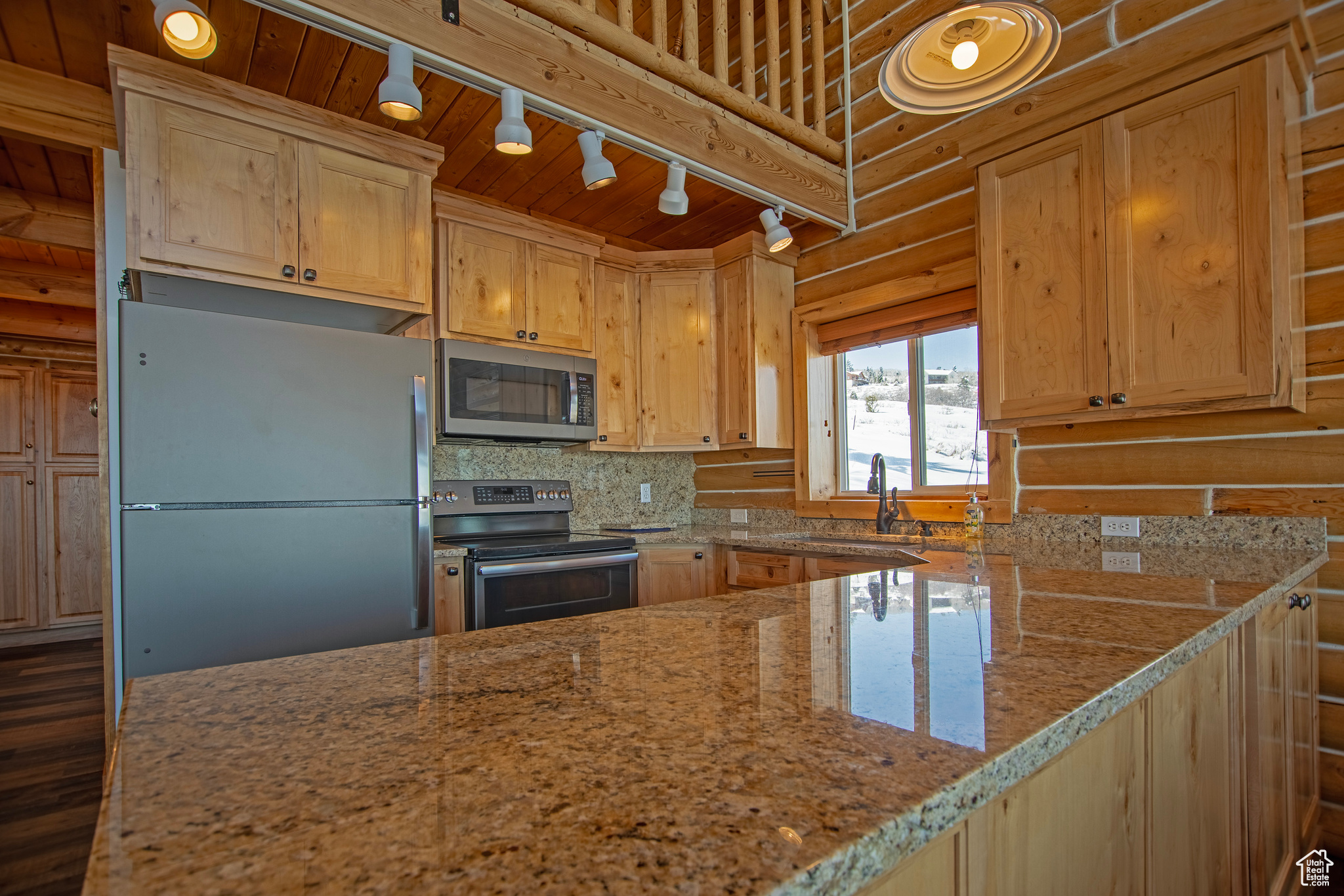 3186 S Sweetwater Pkwy, Garden City, Utah image 12