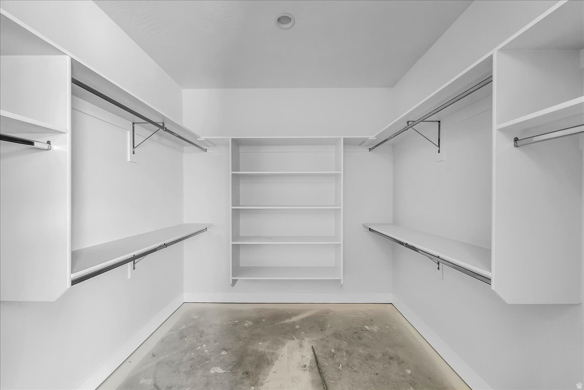 IRON WEST - Residential