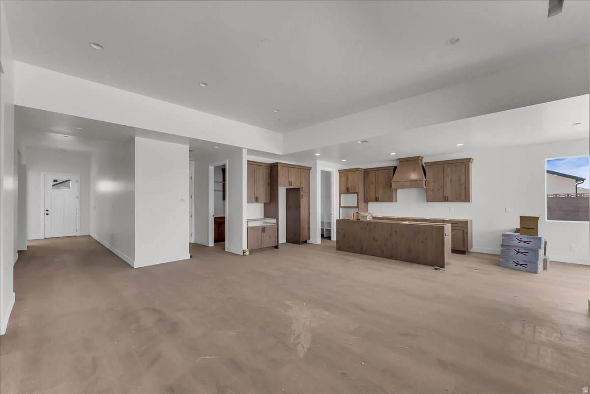 IRON WEST - Residential