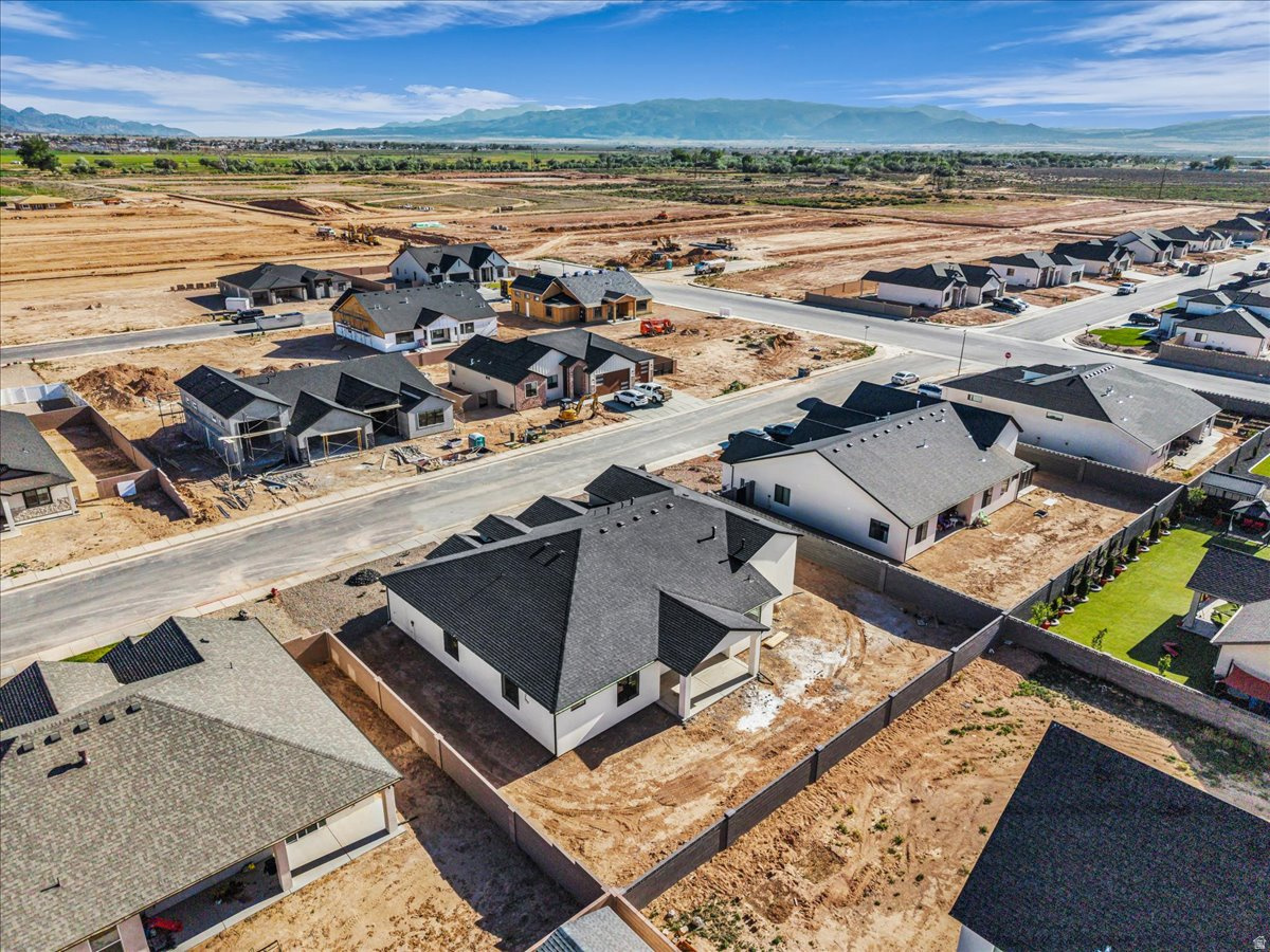 IRON WEST - Residential