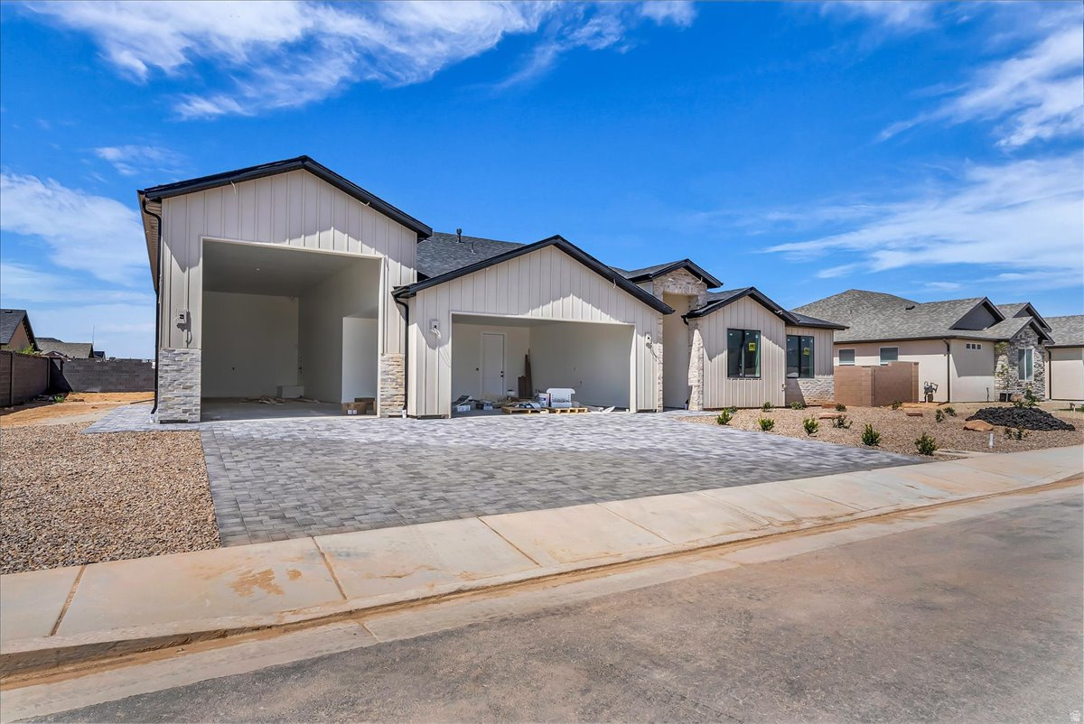 IRON WEST - Residential
