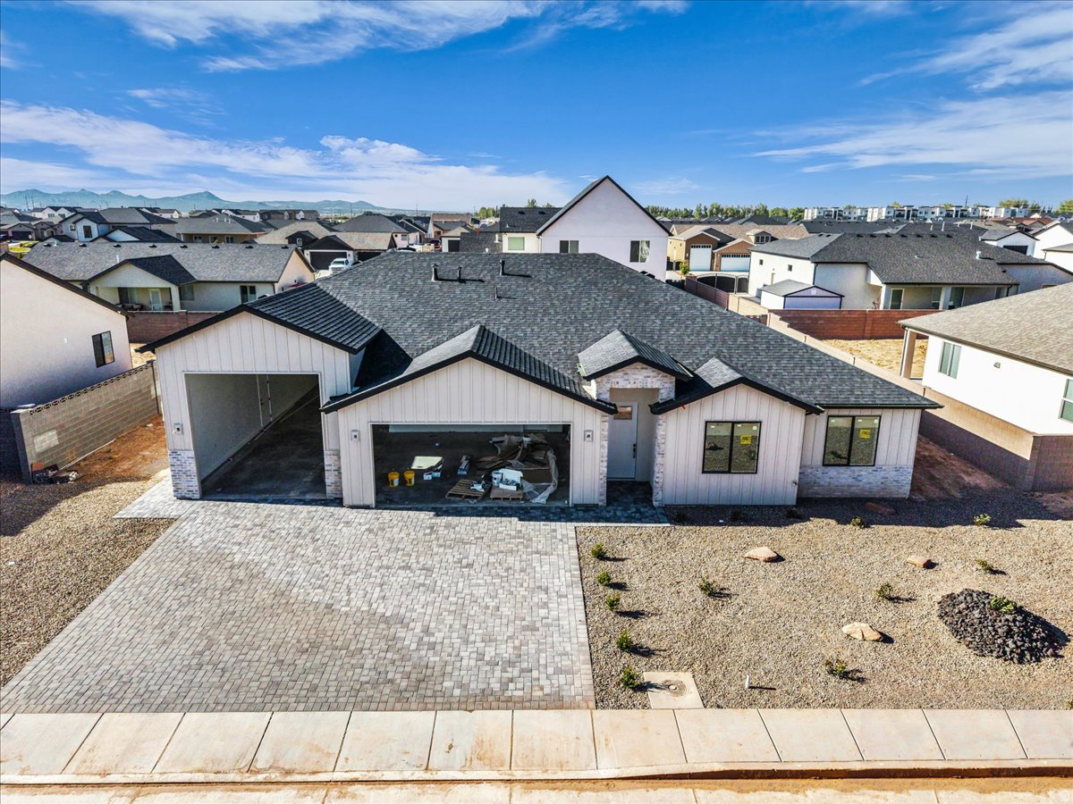 IRON WEST - Residential