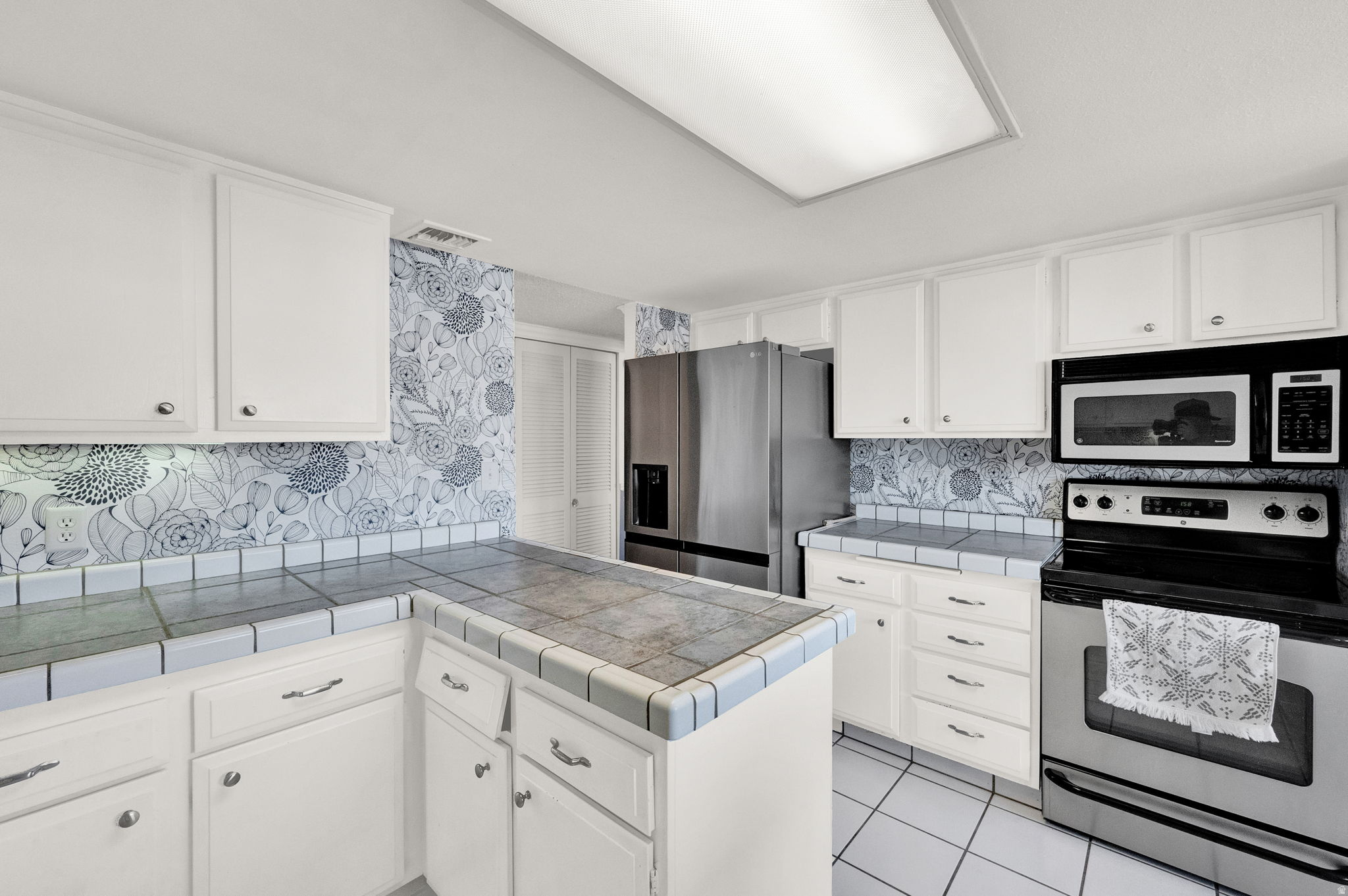 ZIONS SUMMIT CONDM - Residential