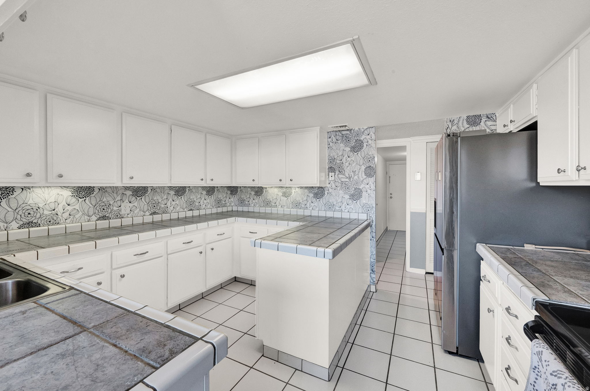 ZIONS SUMMIT CONDM - Residential