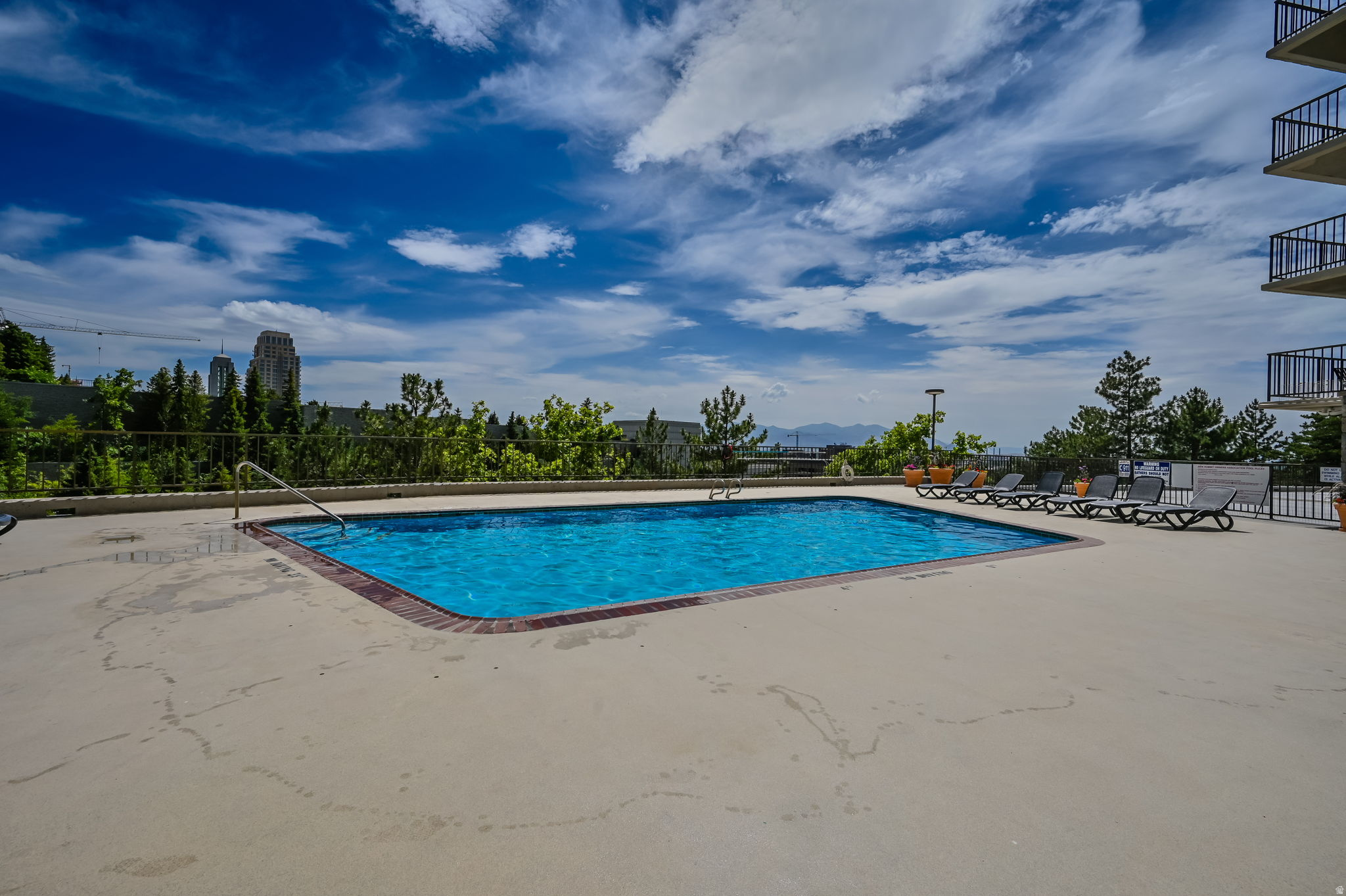 ZIONS SUMMIT CONDM - Residential