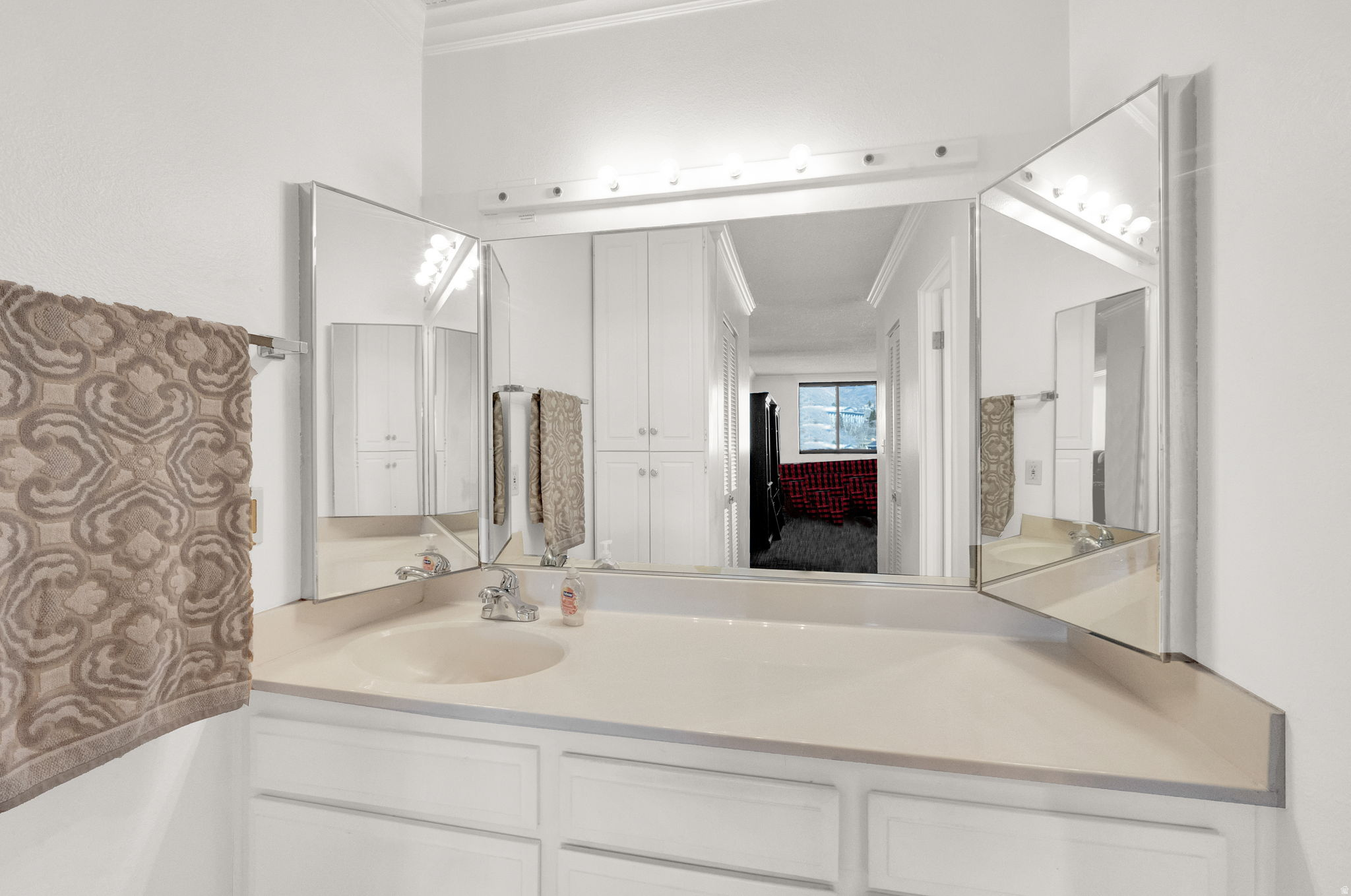 ZIONS SUMMIT CONDM - Residential