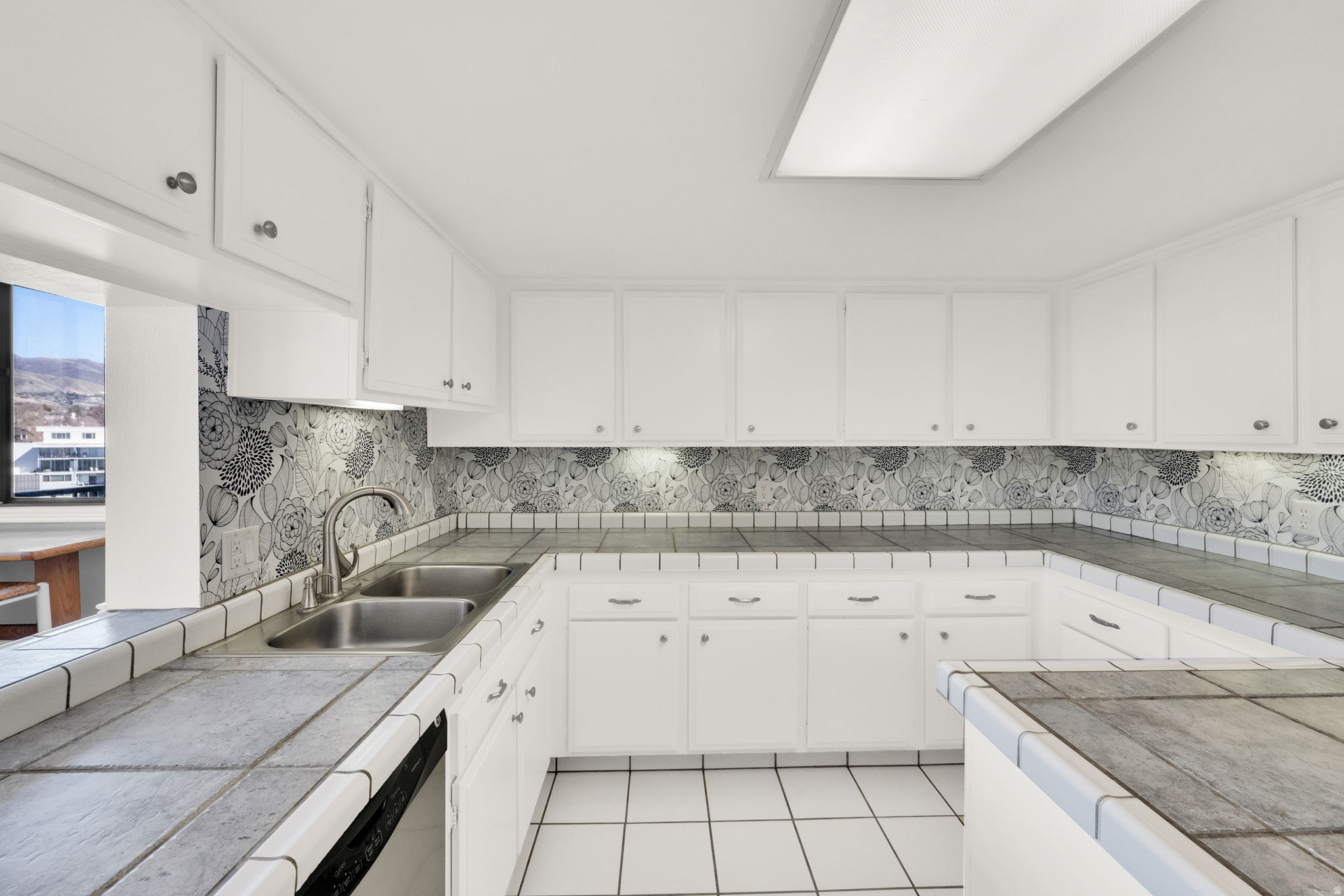 ZIONS SUMMIT CONDM - Residential