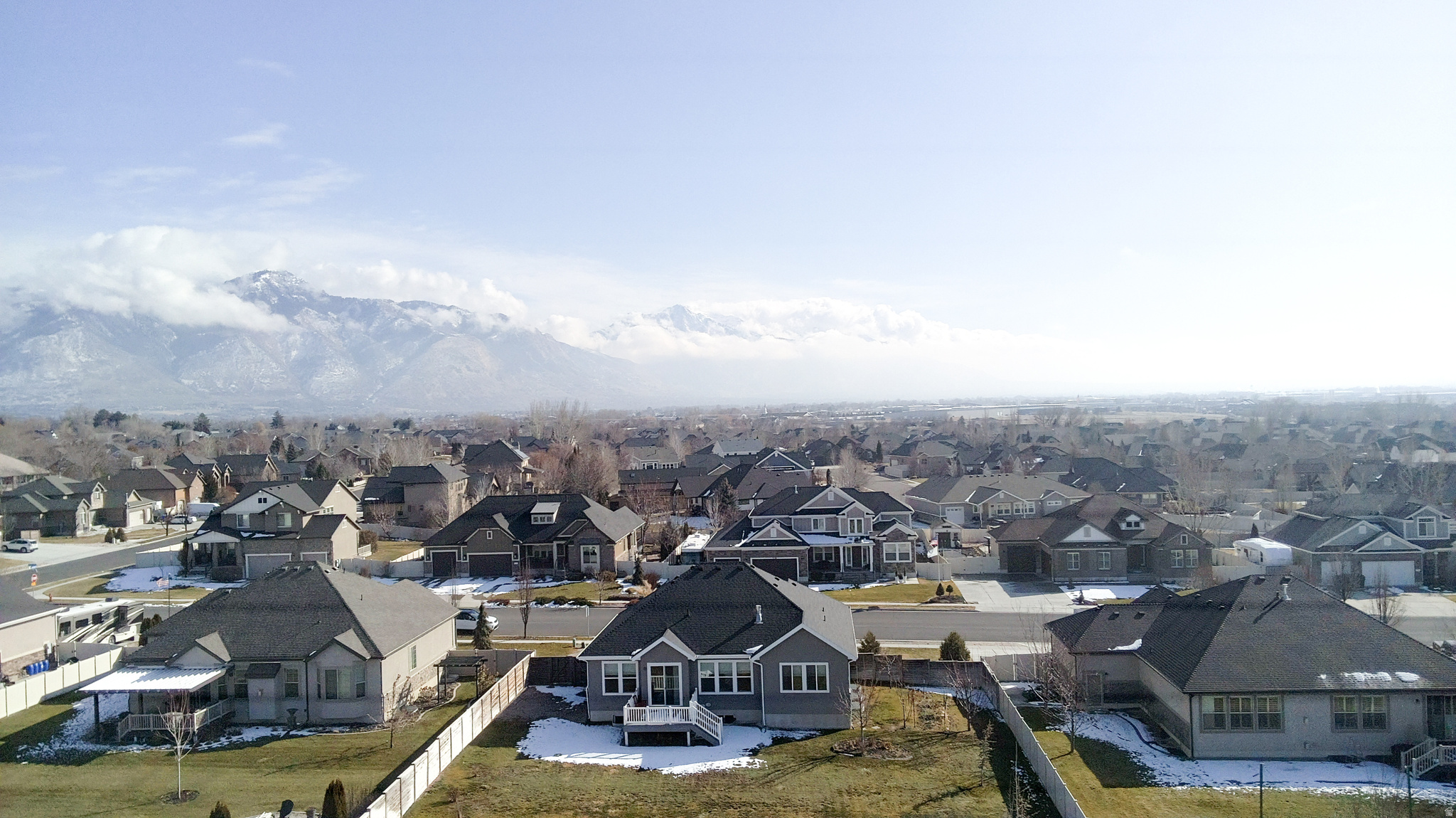 COUNTRY FIELDS - Residential