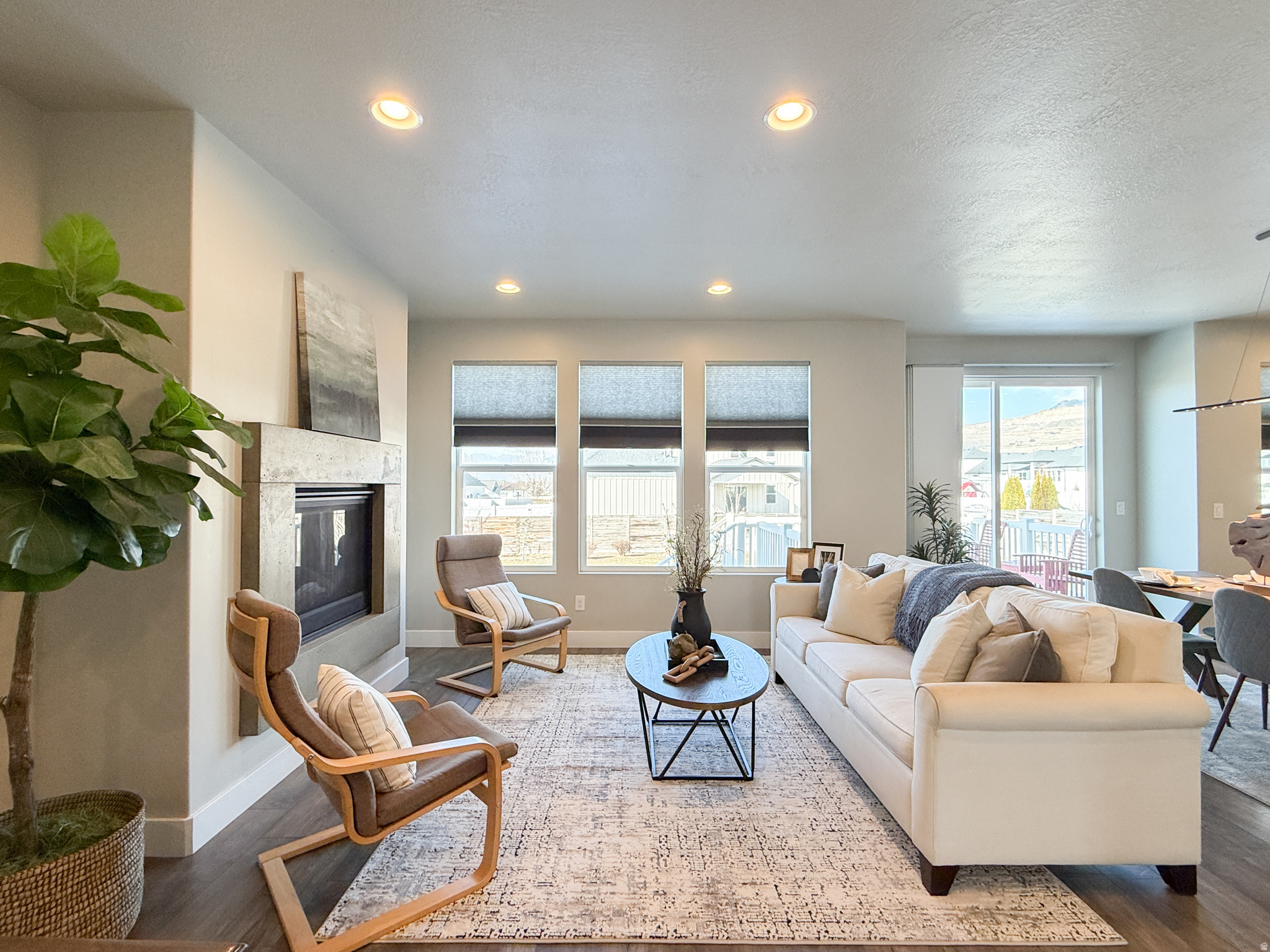 COUNTRY FIELDS - Residential