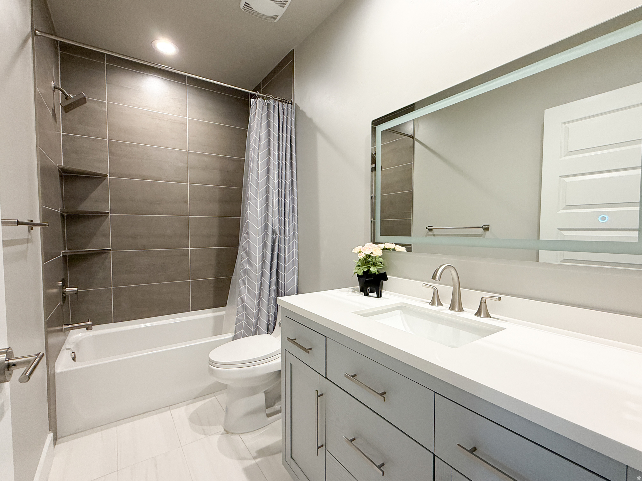 COUNTRY FIELDS - Residential