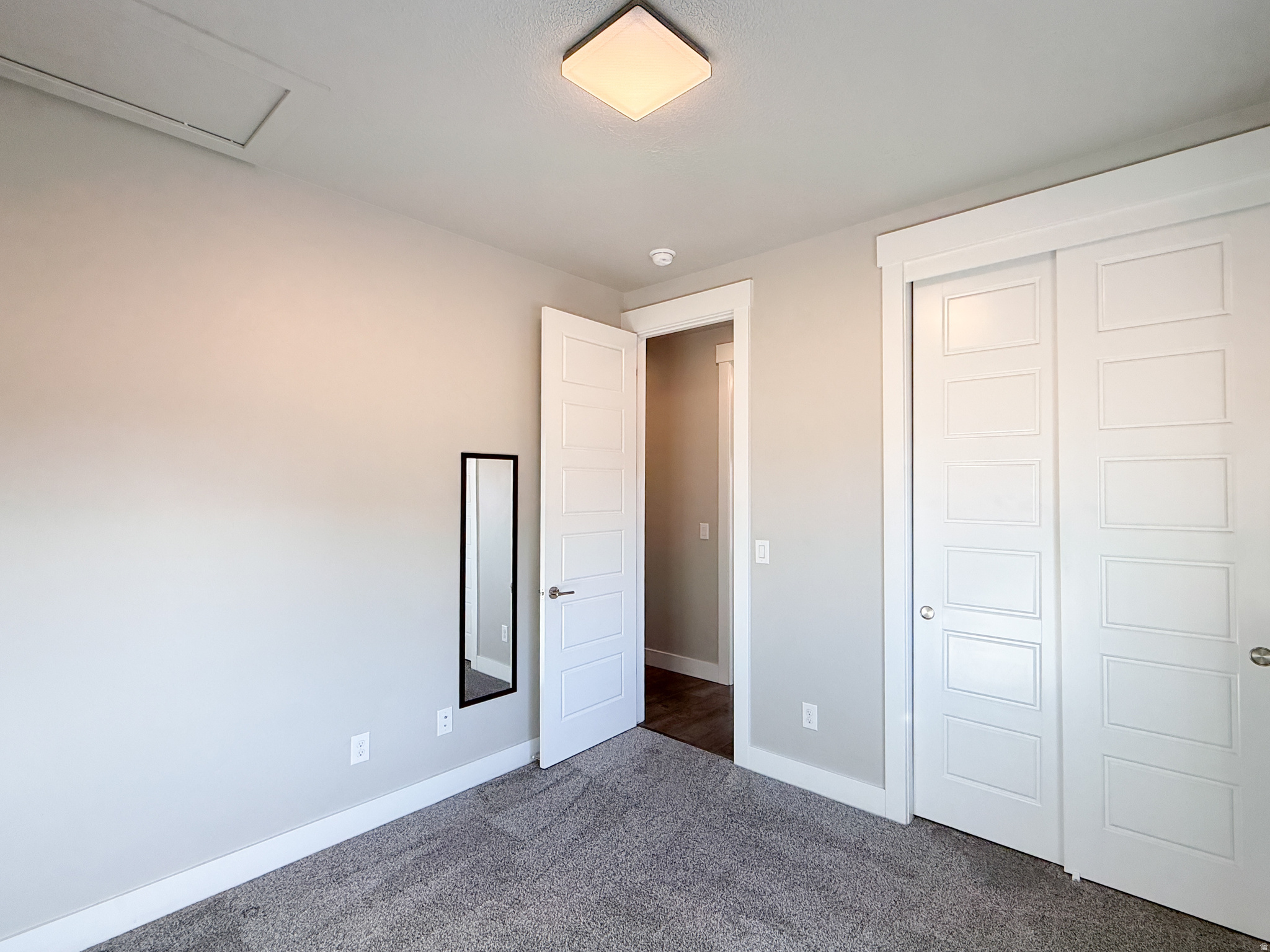 COUNTRY FIELDS - Residential