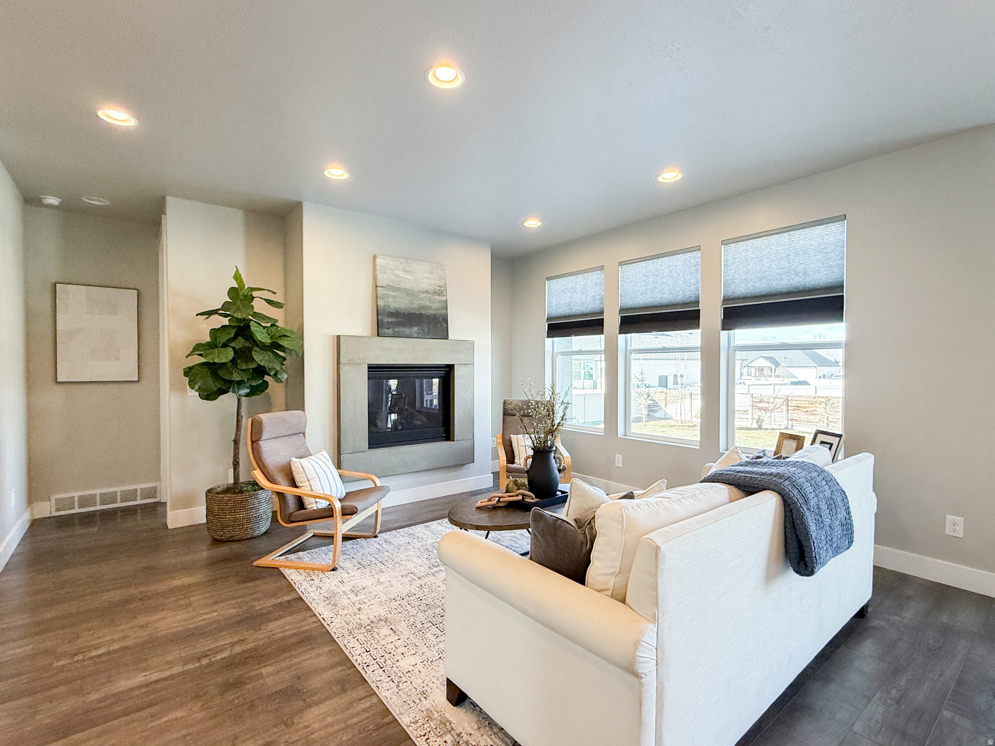 COUNTRY FIELDS - Residential