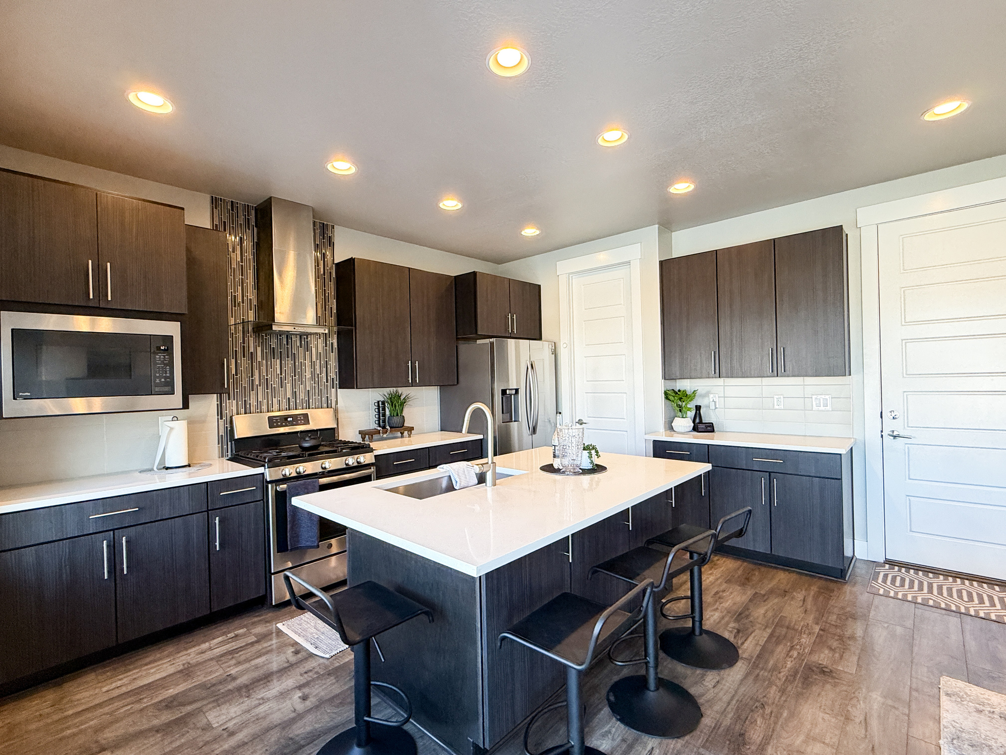 COUNTRY FIELDS - Residential