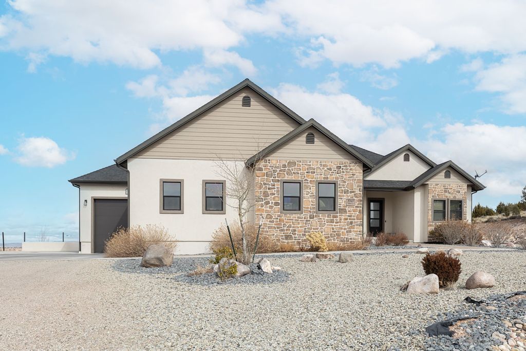 Photo of 3760 W HILLCREST DR, Cedar City, UT 84720 (MLS # 2137520)