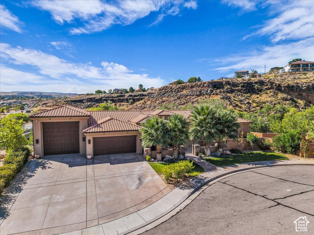 Photo of 86 E KOLOB CIR, Toquerville, UT 84774 (MLS # 2187699)