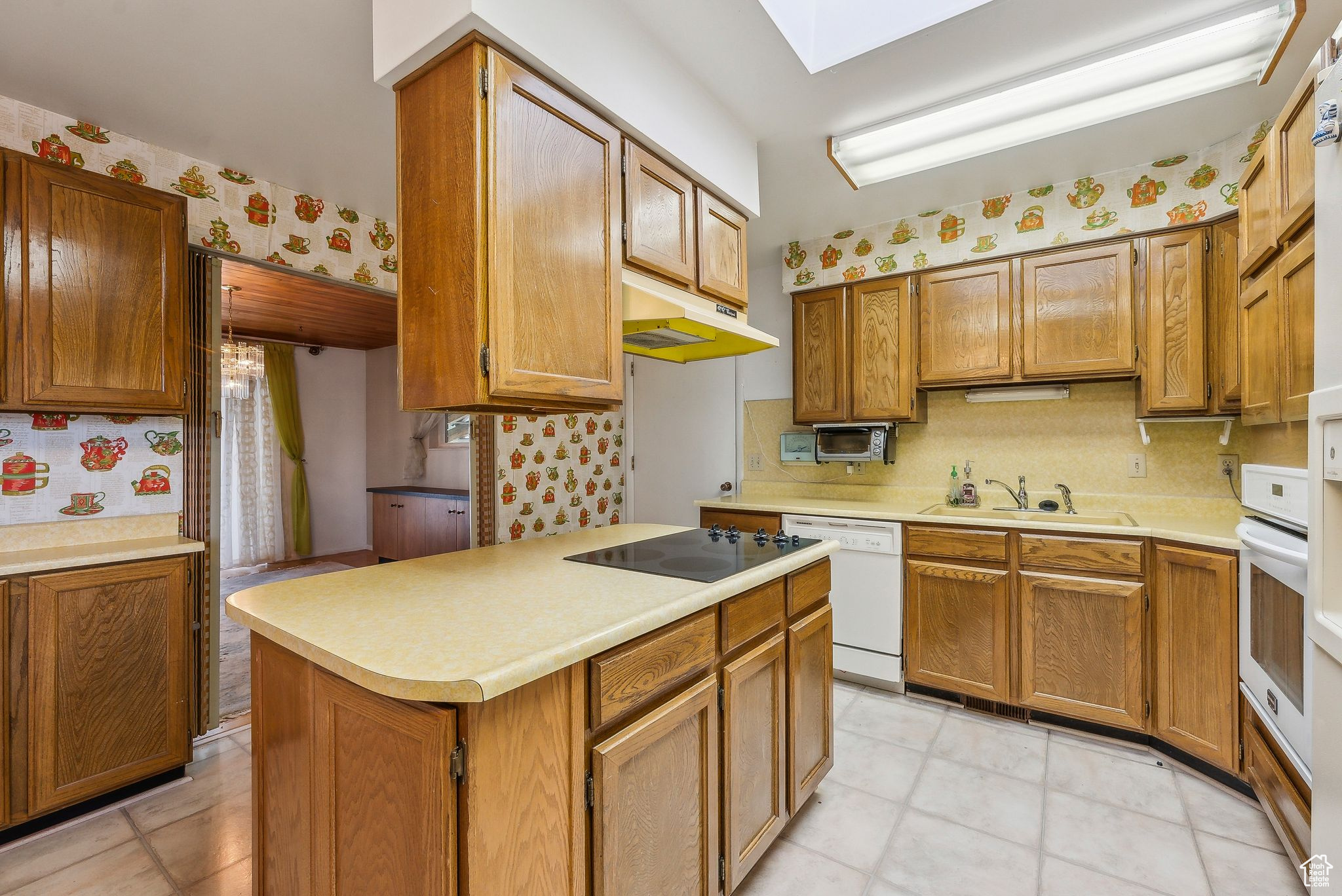 Taylorsville, Utah 84123, United States, 5 Bedrooms Bedrooms, ,3 BathroomsBathrooms,Residential,Active,118772