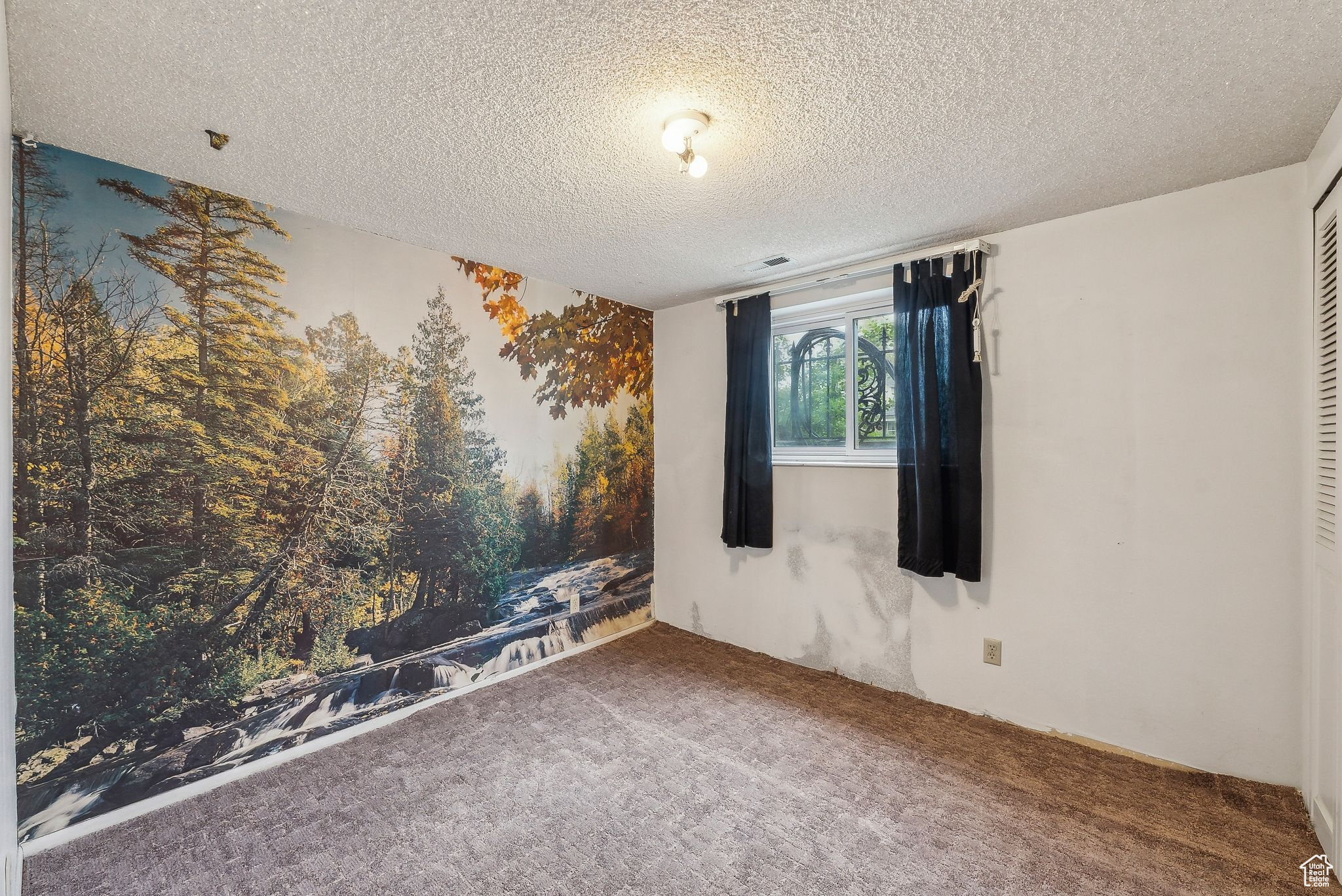 Taylorsville, Utah 84123, United States, 5 Bedrooms Bedrooms, ,3 BathroomsBathrooms,Residential,Active,118772