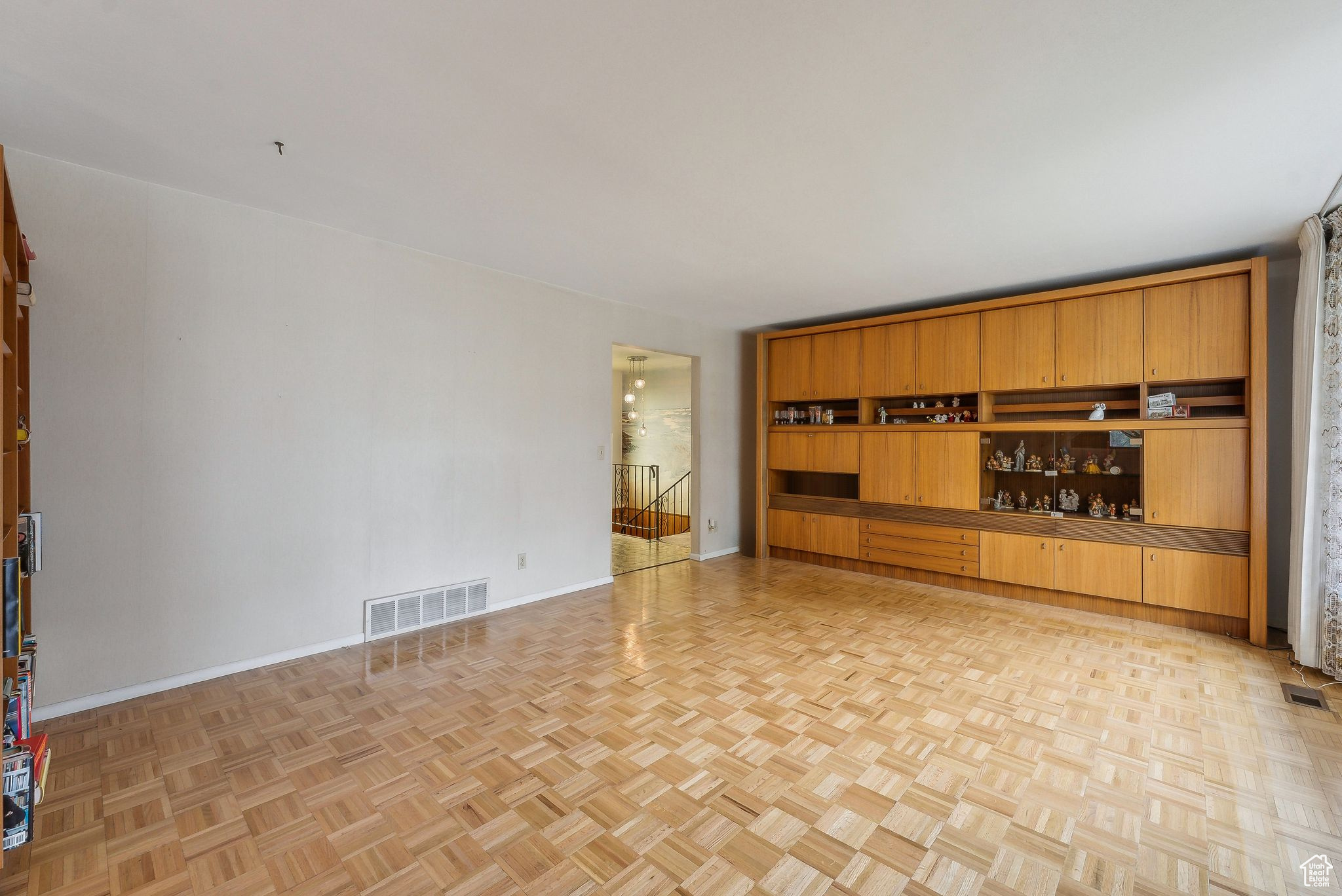 Taylorsville, Utah 84123, United States, 5 Bedrooms Bedrooms, ,3 BathroomsBathrooms,Residential,Active,118772