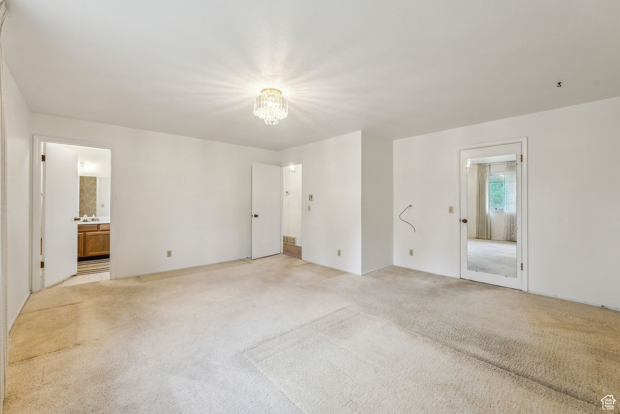 Taylorsville, Utah 84123, United States, 5 Bedrooms Bedrooms, ,3 BathroomsBathrooms,Residential,Active,118772